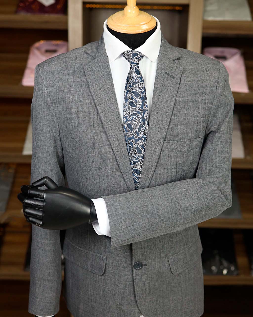 Terno Cinza Médio Detalhe