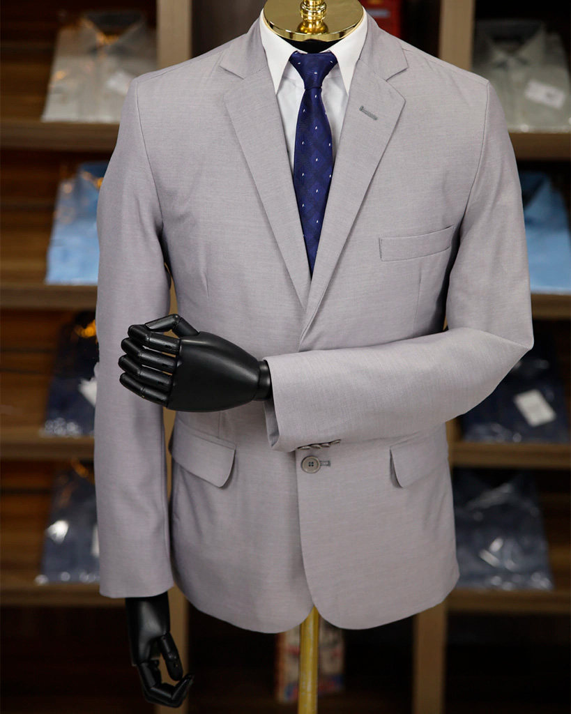 Terno Cinza Claro Detalhe